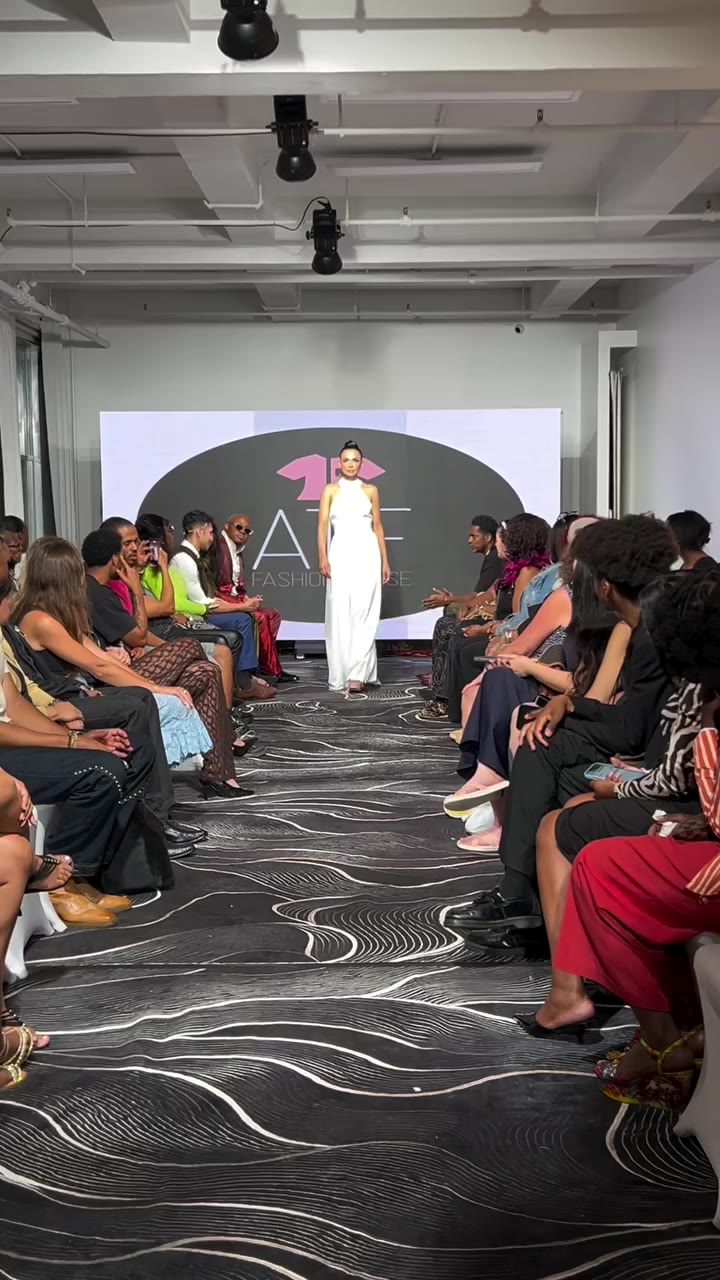 NEW YORK FASHION WEEK | @deby_t_costa ❤️ 9.12 sold out. NYFW — The Super…