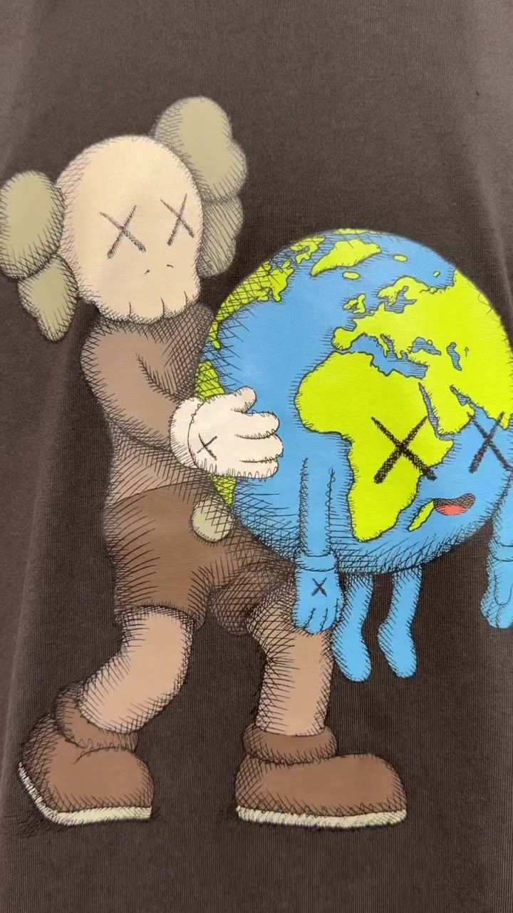 Don’t miss out on KAWS UNIVERSE, available in store and online! #UNIQLO #KAWS…