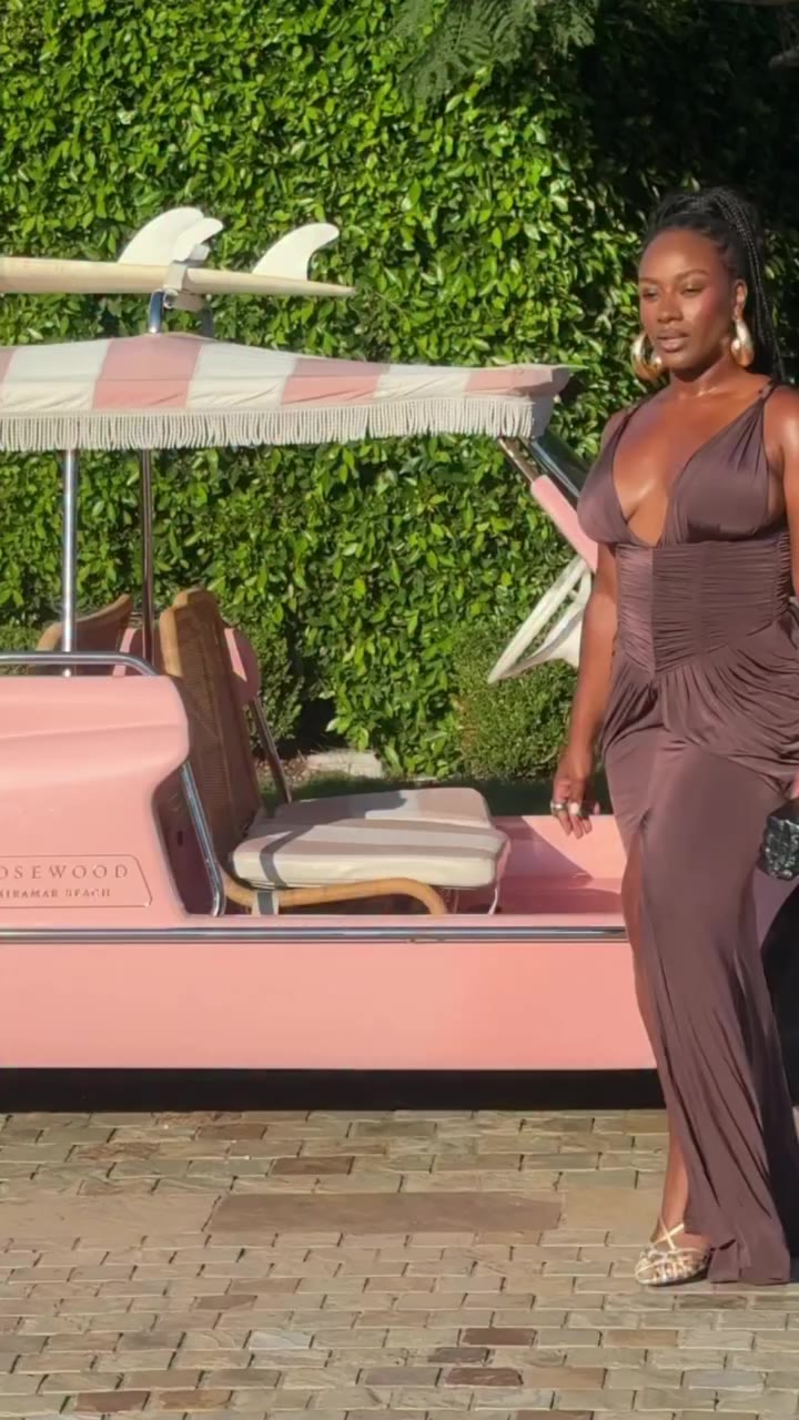 DIME LINDAAA!!!! This dress is EVERYTHING!!!Comment “ Shop “ for a Dm!!!