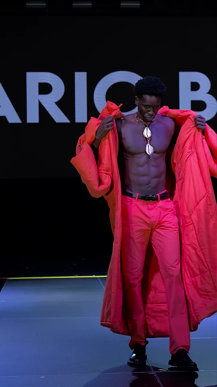 Neon Fashion Week @mariobpro @indie.fash #nyfw #runway #26 🎥 @shonnny.boy