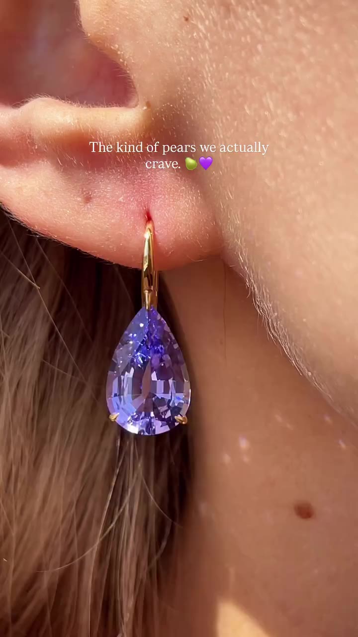 A pop of color we’ll never get tired of. Pear Cut Tanzanites framed in 18K…
