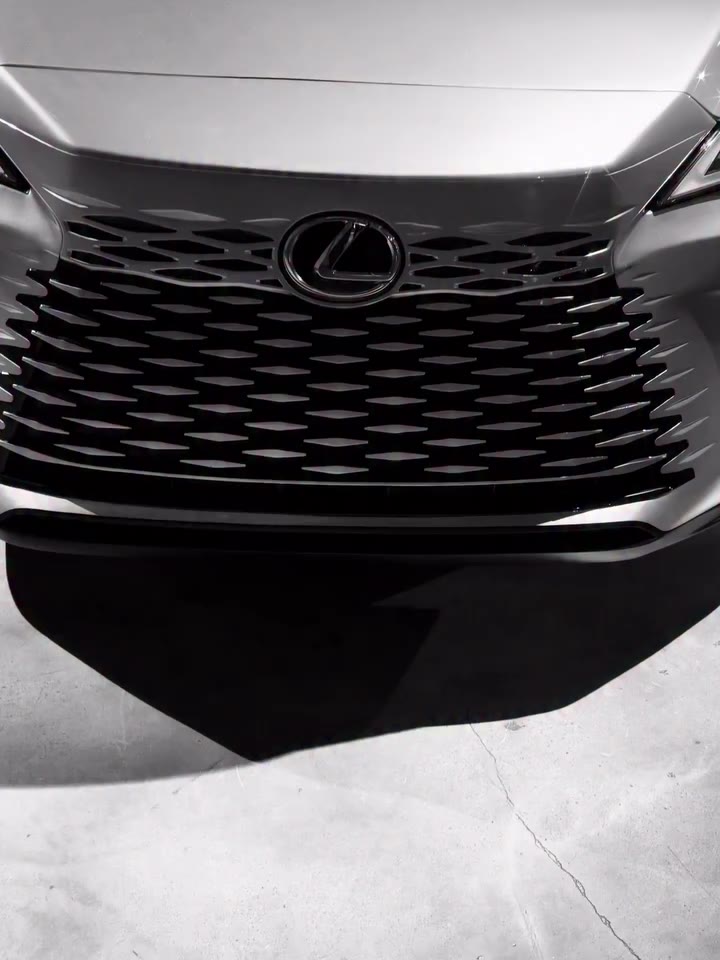 Two Lexus electrified vehicles meet their sculptural doubles in MOTOMORPHOSIS…