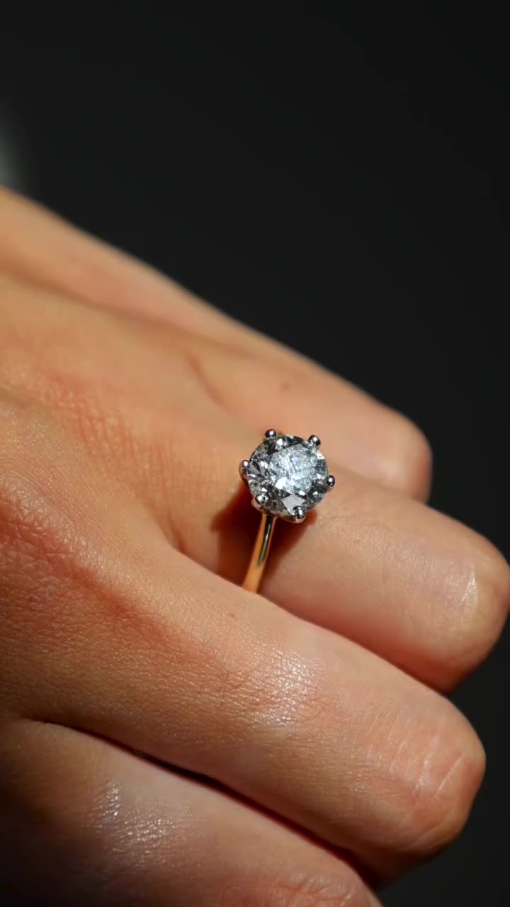 A classic for a reason. 💍✨ The round diamond timeless, iconic, forever. 🌐…
