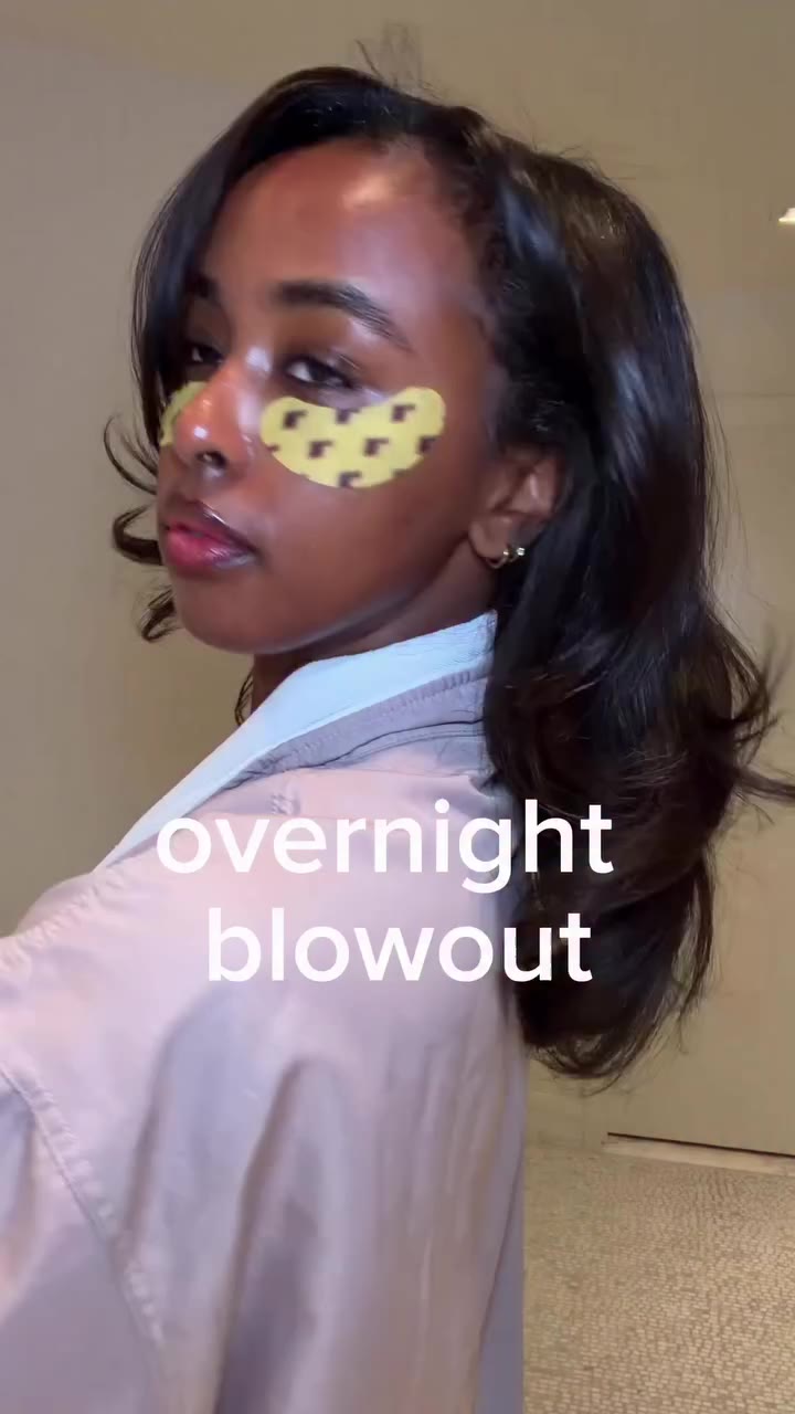 Soooo many of you asked for my heatless overnight blowout and it’s so easy…