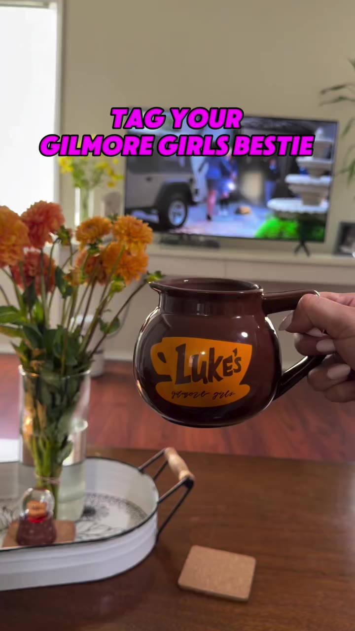 Coffee, crisp air & a little Gilmore Girls magic 🍁✨ #gilmoregirls…