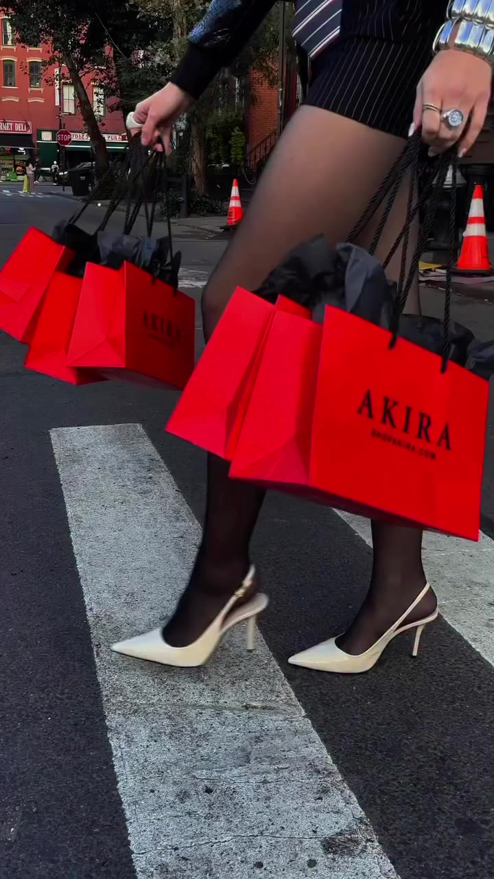 AKIRA ♥️’s NYC A peek at our intimate New York evening at @lepetitvillage.nyc…
