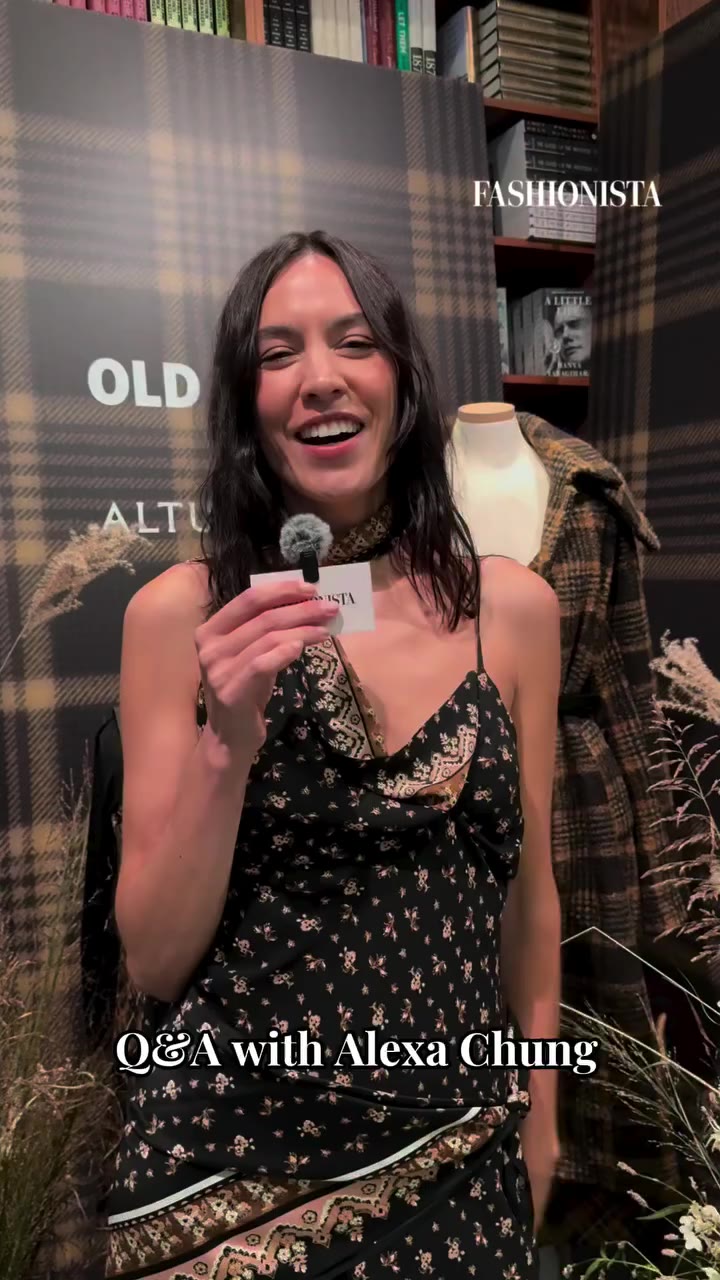 What’s @alexachung wearing this fall? Well, @oldnavy x @altuzarra, of course…