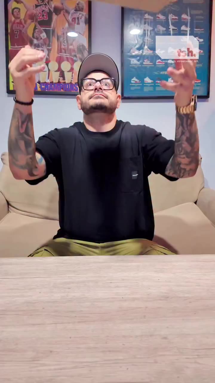 Unboxing rápido del par que nos vamos a llevar para @streetfeverco 🔥 ¿Quién…
