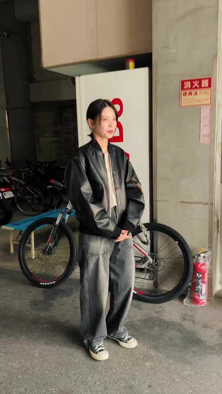 撮影の合間にて。 Y’2 LEATHER × WAIPER STEER OIL LEATHER TYPE U.S.AIR FORCE L-2…