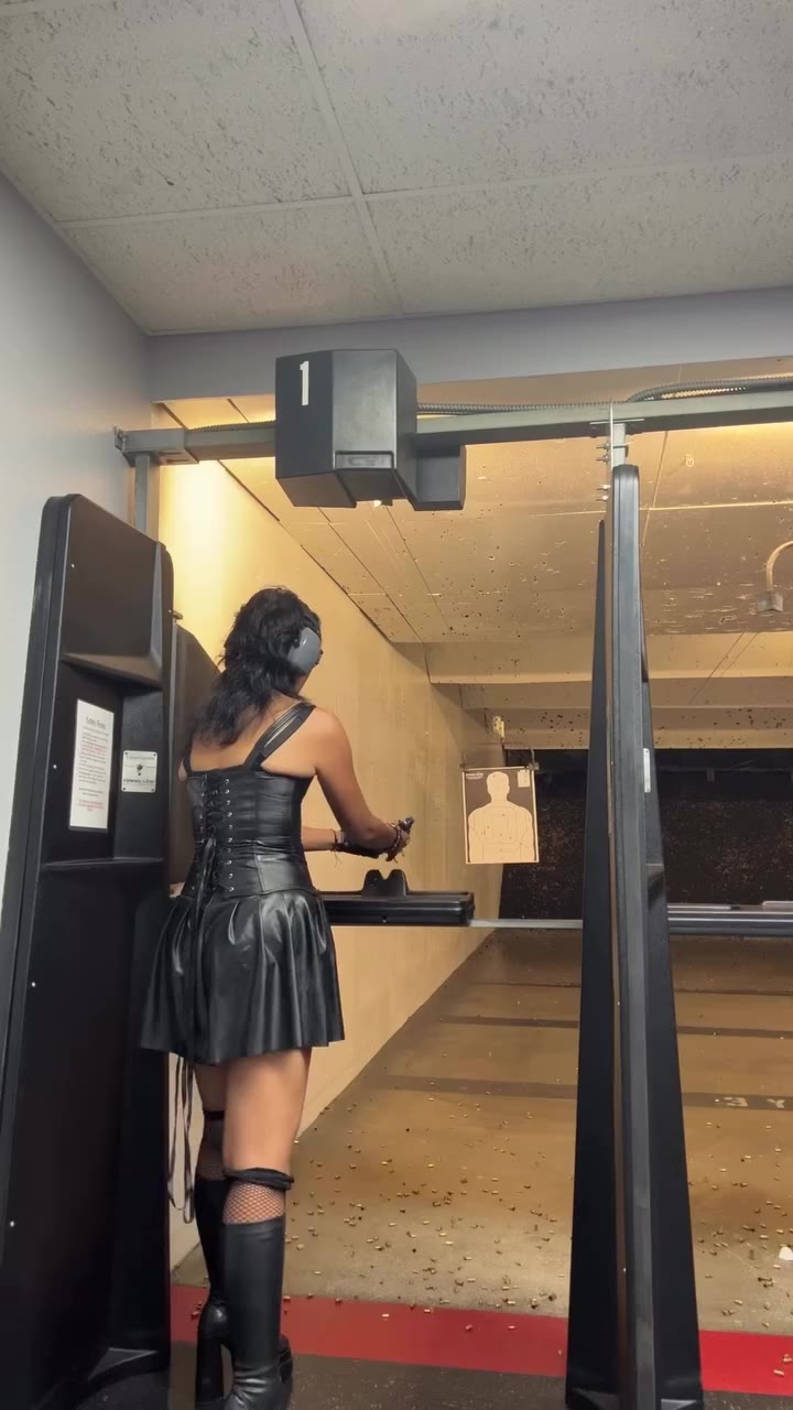 To defeat the huns ⚔️🖤🖤 #mulan #girlswithguns #shootingrange #2a…