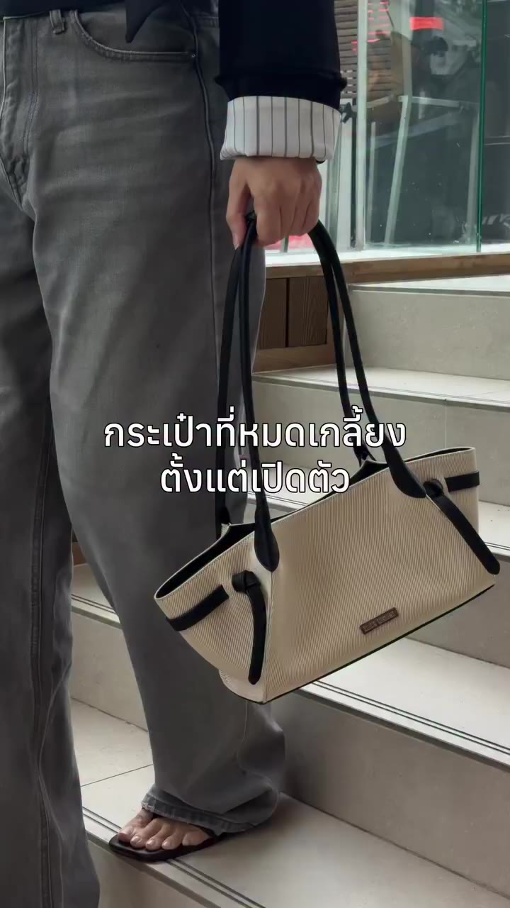 SHOP NOW ON ALL PLATFORM Mini shane tote bag กลับมาพร้อมส่งแล้ววันนี้👀🤍…