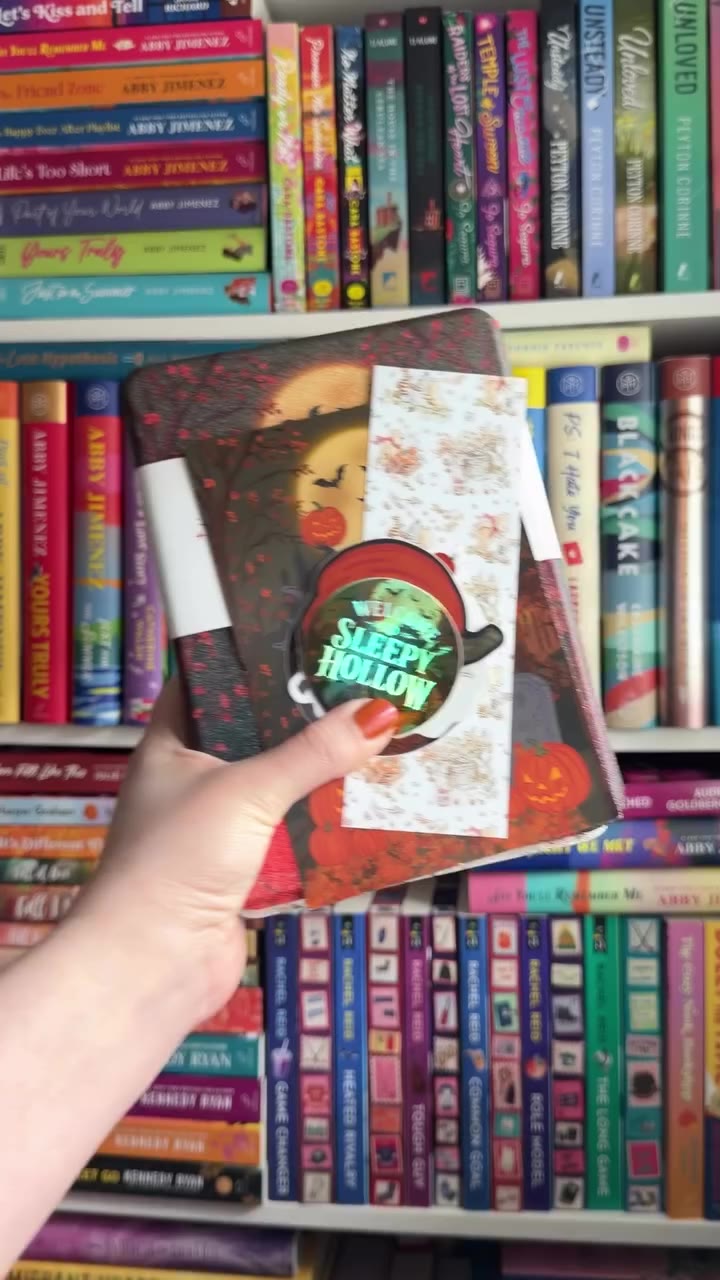 Losing my head over this recent @fureverbooked collection that dropped. 🎃👻…