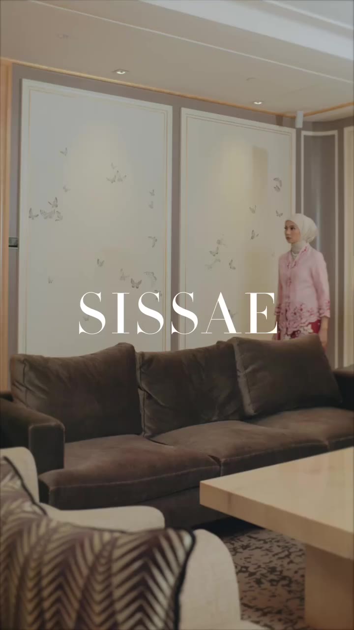 Every silhouette finds its own way to bloom. Djedjak Warisan Vol. 3 hadir…