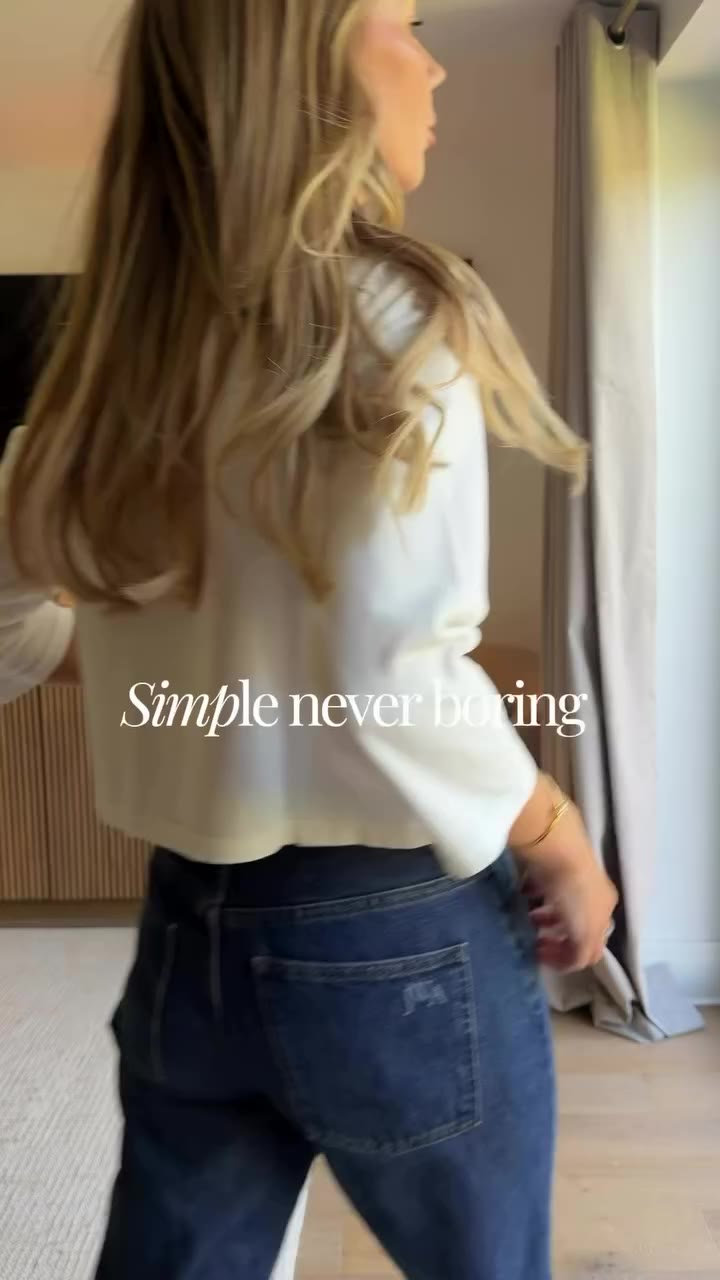 It’s giving 90s chic T-shirt @shopsaintsirene Jeans @uniqloeurope Jacket…
