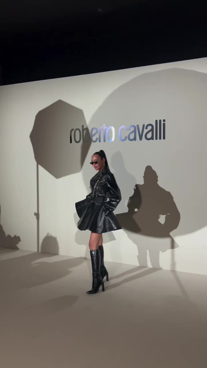 This look deserves it’s own moment @roberto_cavalli 🖤