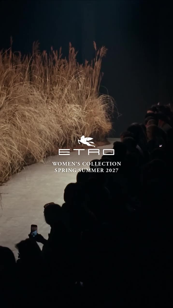 Etro Halo follows the changing quality of a summer day. Colours rise and…
