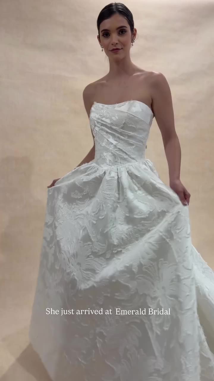 A new arrival from our Emerald Private Collection. Statement texture, a…