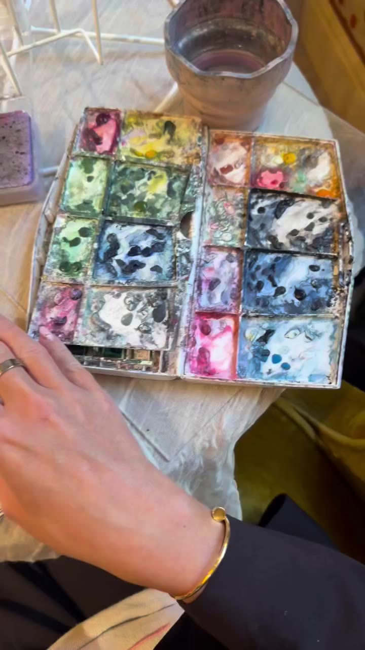 Just a hand, some tools & a little imagination… ❤️🎨 #liveartist #artist