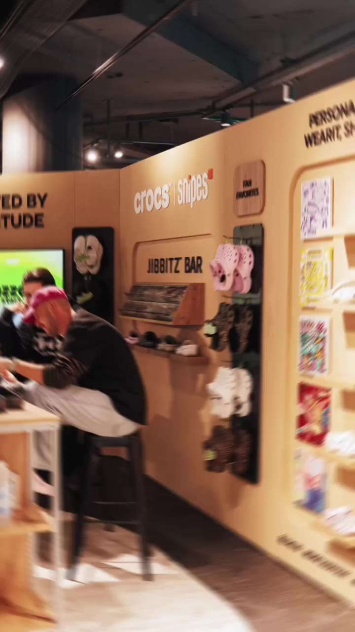Last Saturday we live-customized Crocs™ Clogs at our Snipes Store on…