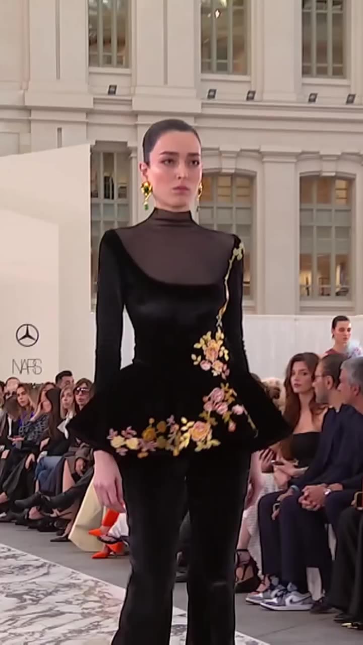 Día 16/46 mostrando todos los looks de la colección Couture de CLARO | Look 4…