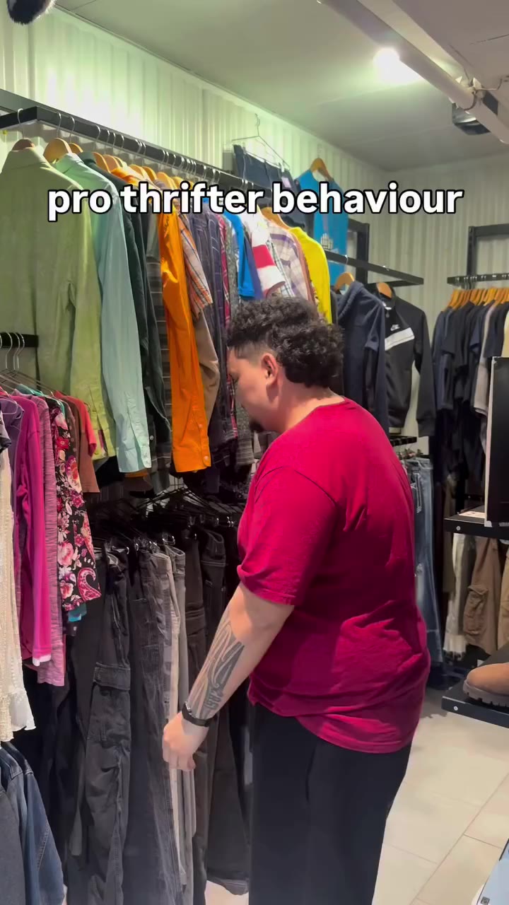 Pro thrifter behaviour 🙏🏼 take notes . . . #goldcoast #thrifting #shopping…