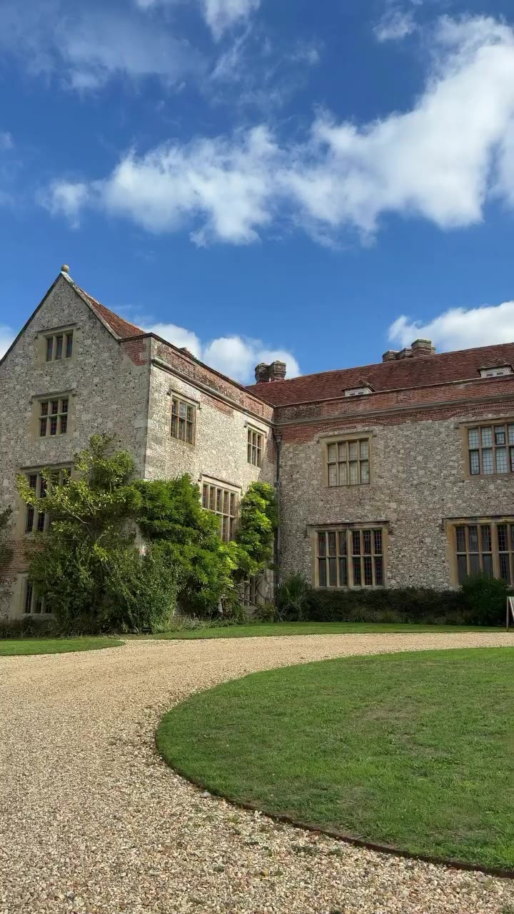 (Pr trip) It is a truth universally acknowledged that a lady in possession of…