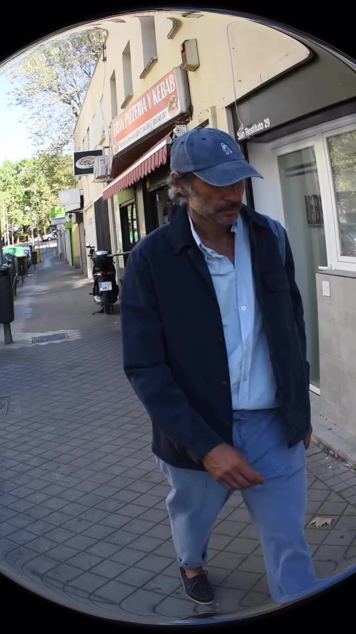 Clemente viene a la oficina como si no tuviera reuniones a las 9:00. Y se…