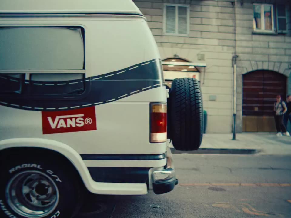 Full house. This is Vans Brera. Grazie to all who pulled up for the grand…