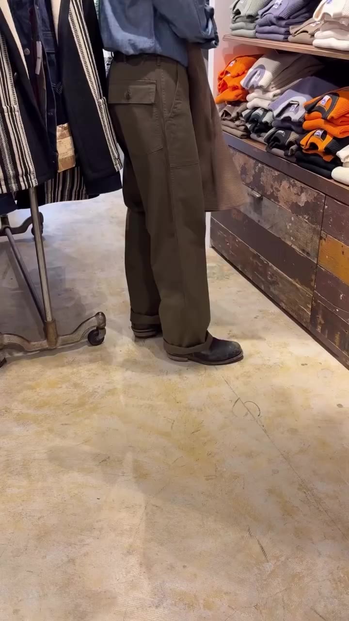 〜TODAYS WEST〜 本日は店長に登場頂きました。 今回は今日入荷した New HopeをベースにCM-47Baker Pantsを 使った…