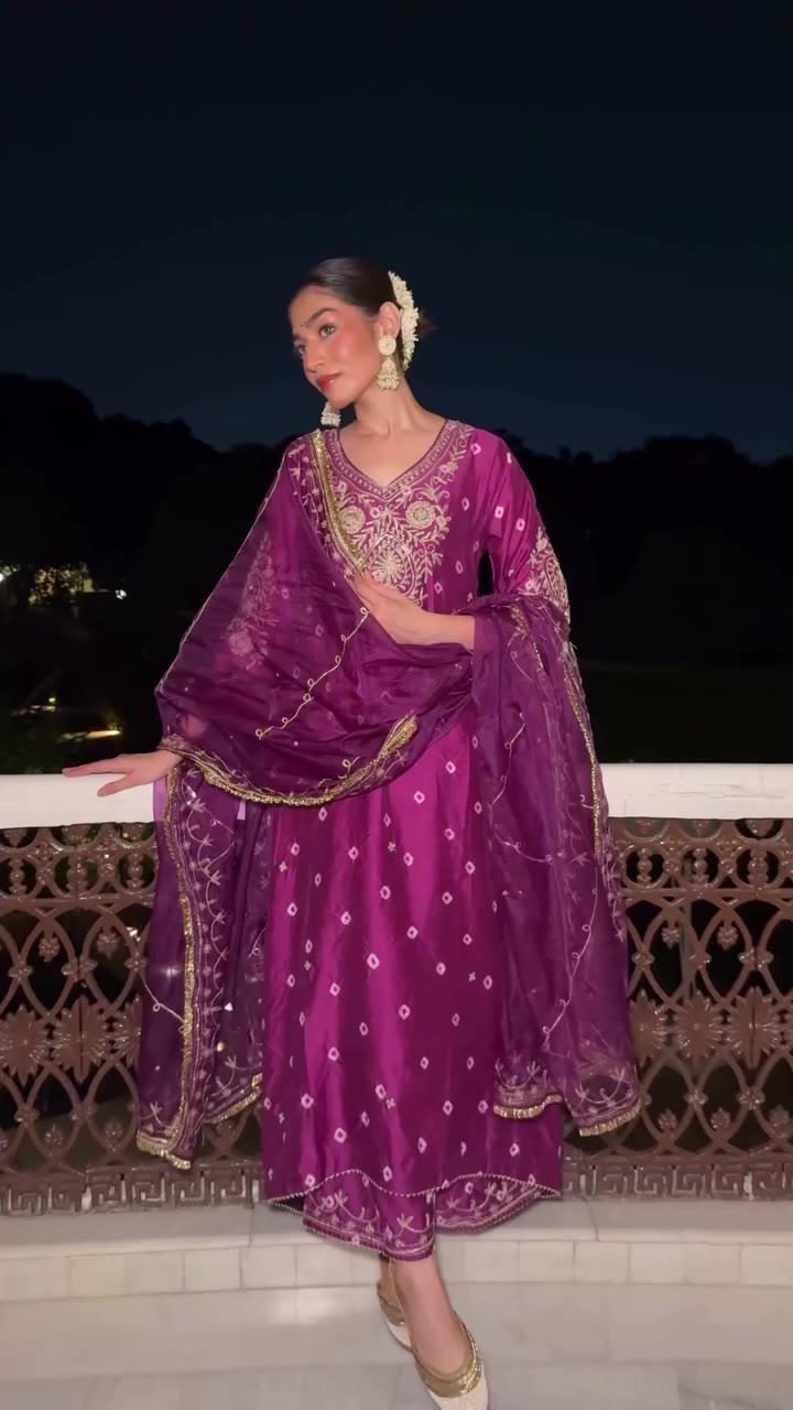 Comment “💜” and we’ll send you the details. 💌 Rich colour, timeless details…