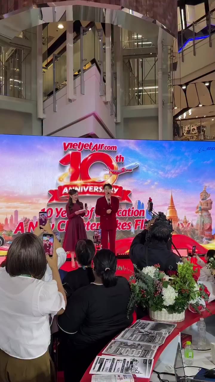 โมเมนต์น่ารักๆ ของหยิ่น ในงานอีเวนต์ของ Vietjet Air ที่เซ็นทรัลเวิลด์ 😍❤️ YIN…