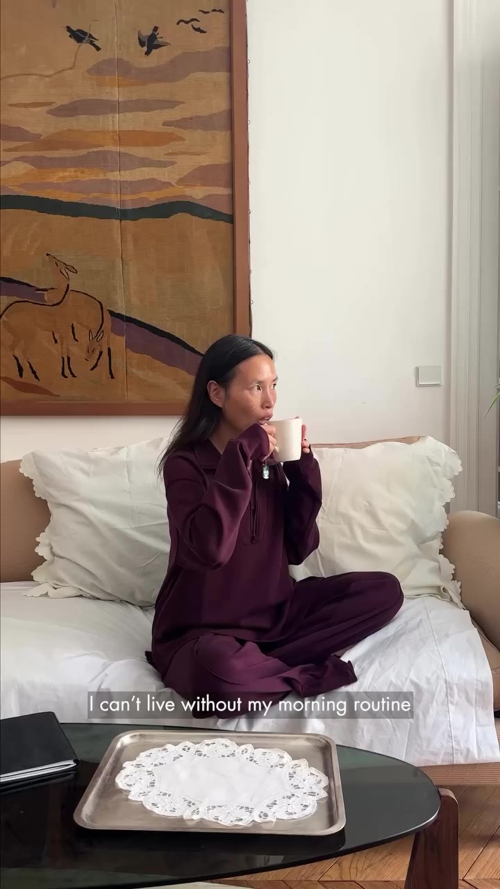 PAUSE: Starting the day with @vikilefevre as she takes us through her morning…
