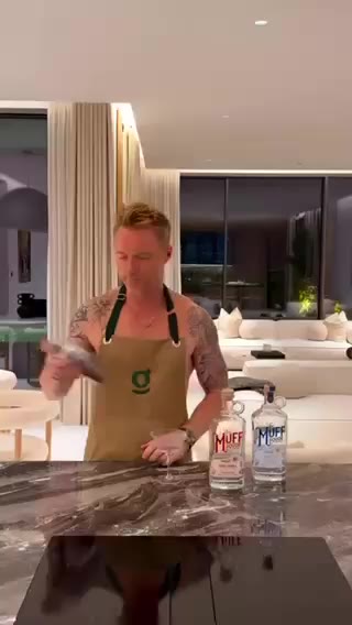 Happy Friday! 👀🍑 @rokeating