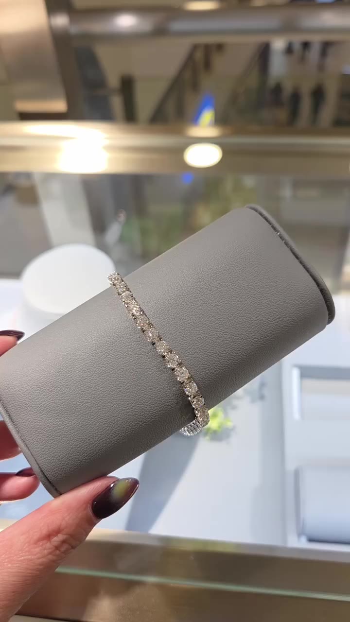 See Binhi pieces sparkle in real life and try them on when you visit us in…