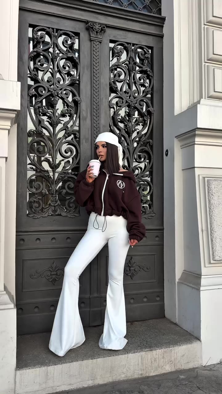 🍂 Bluza idealna na jesień! 🤎 Ciepła, wygodna i stylowa — idealna do…