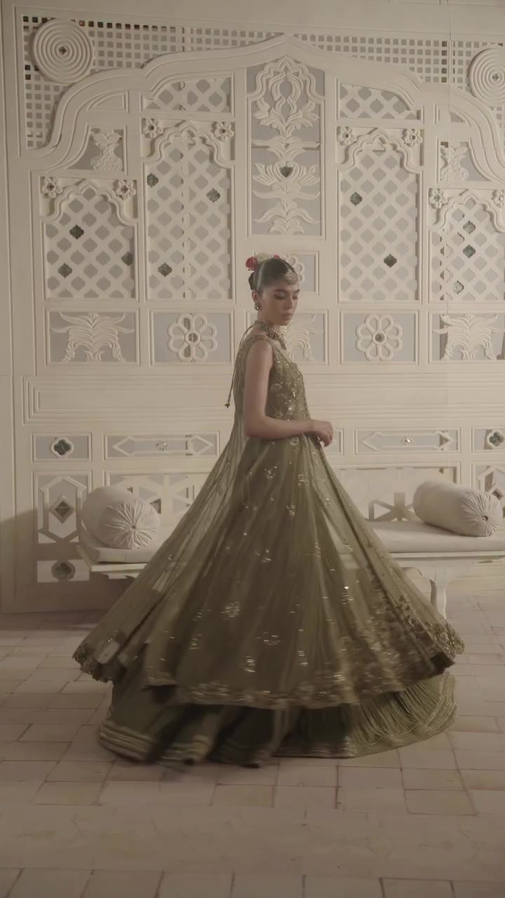For moments that deserve something extraordinary, discover timeless designs…