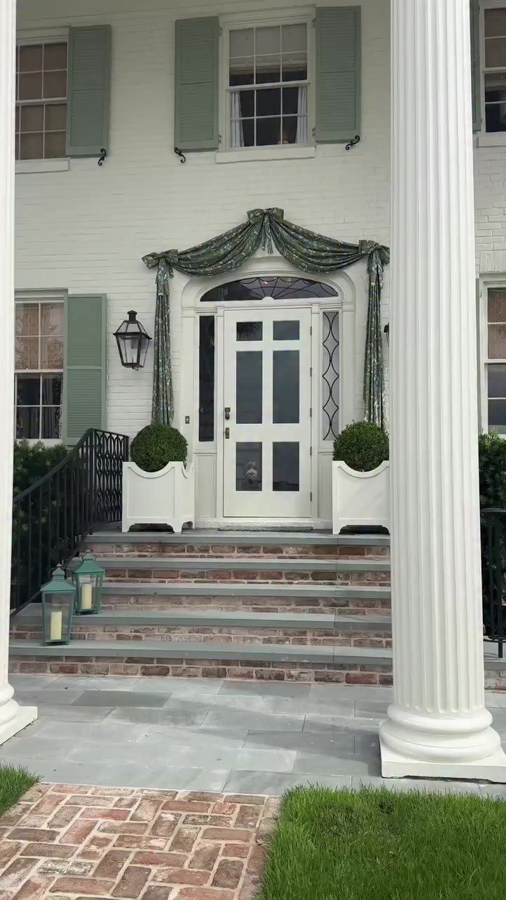 Last night our house became a little shop for 50 Charleston gals. Co-hosted…