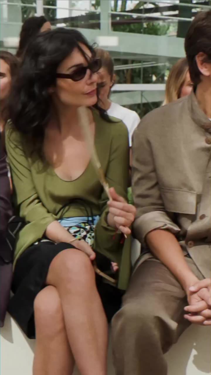 Front row, all eyes on HANAMI. A glimpse at the guests of the Spring–Summer…