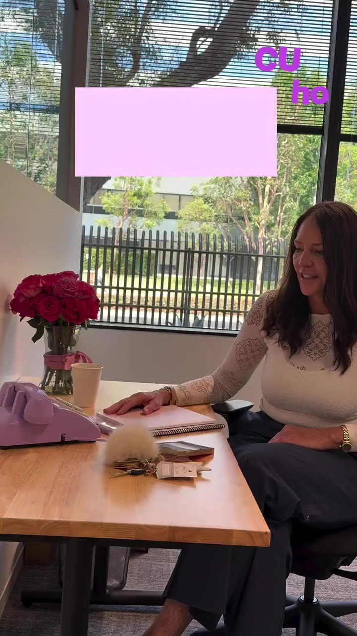 ☎️ CUPCAKES Hotline, what’s your first bra emergency? “My daughter is…