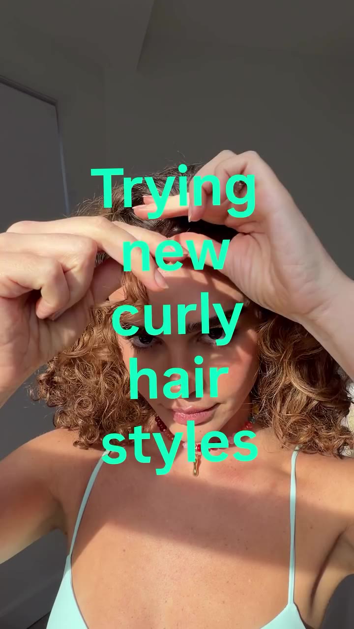 I will never get bored of trying new hair styles on my curly hair ✨😌 I feel…