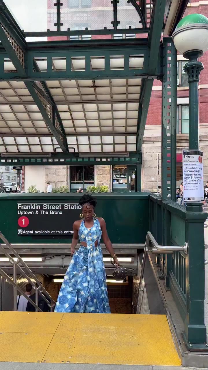 Which #NYFW look was your favorite? 🥰😍 📸: @anna_vivare #styleblogger…