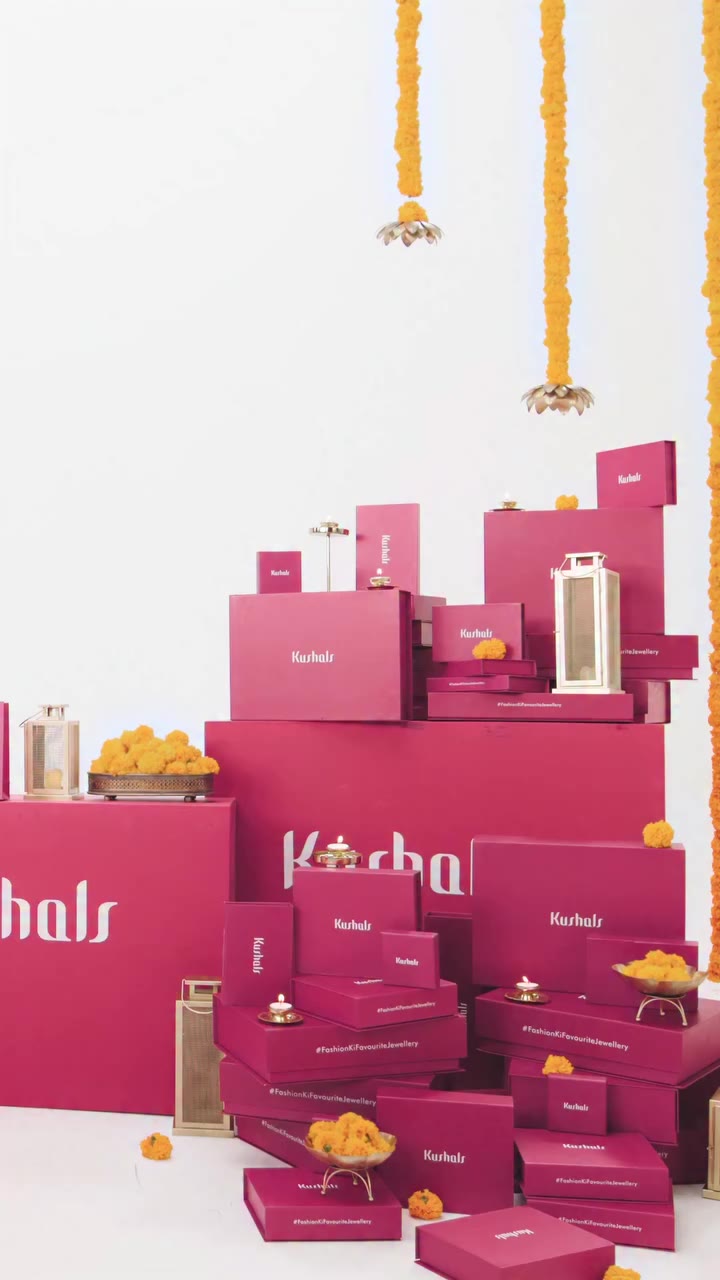 A box here, a box there & a Kundan surprise everywhere! 👀 With showstopping…