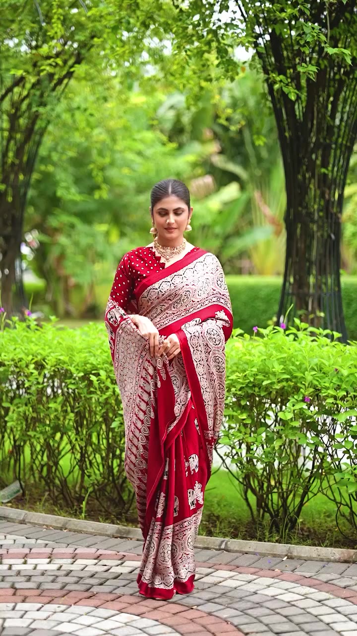 When the silk is rich and the mirrors know how to catch the light. Gajji silk…