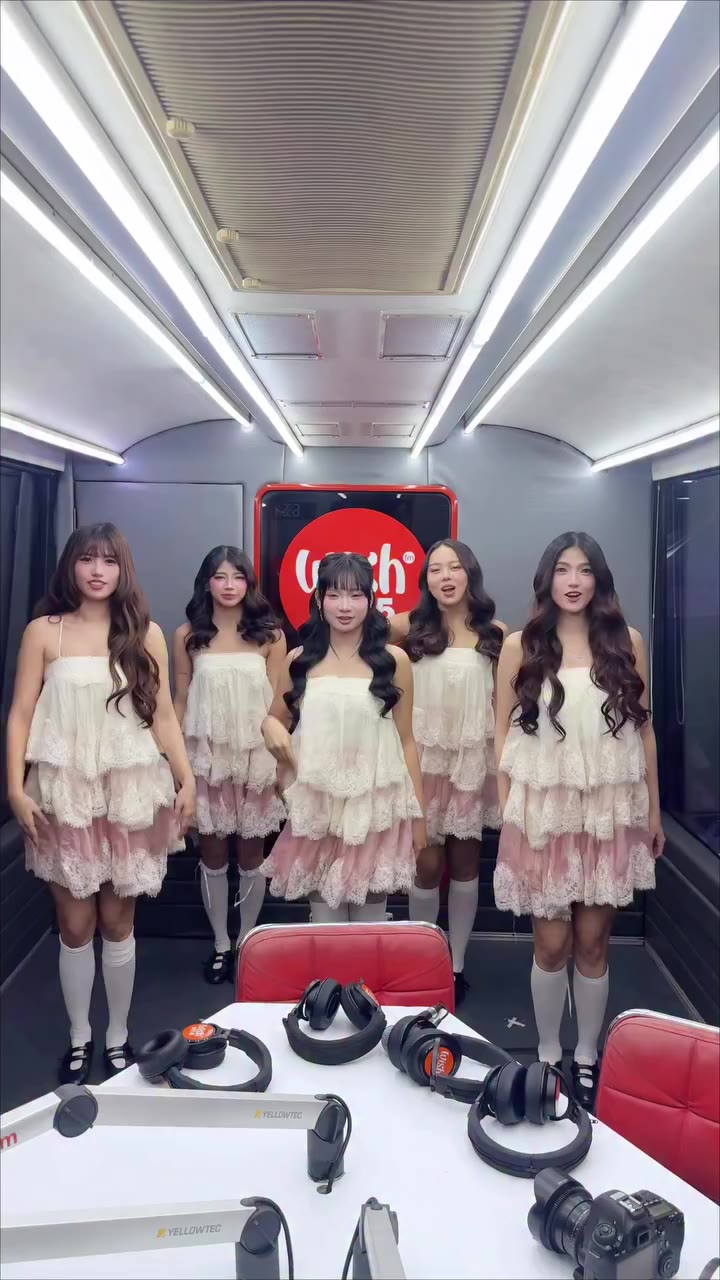 [KAIA Guesting] #hulogbykaia dc on @wish1075 Bus! 🪽 We love you so much…
