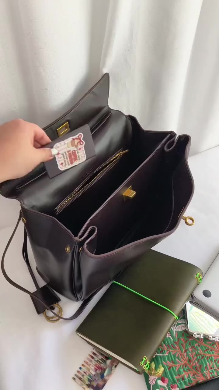 what fits on my Harper Medium bag #fayecreations #TimelessStyle #EverydayBag…