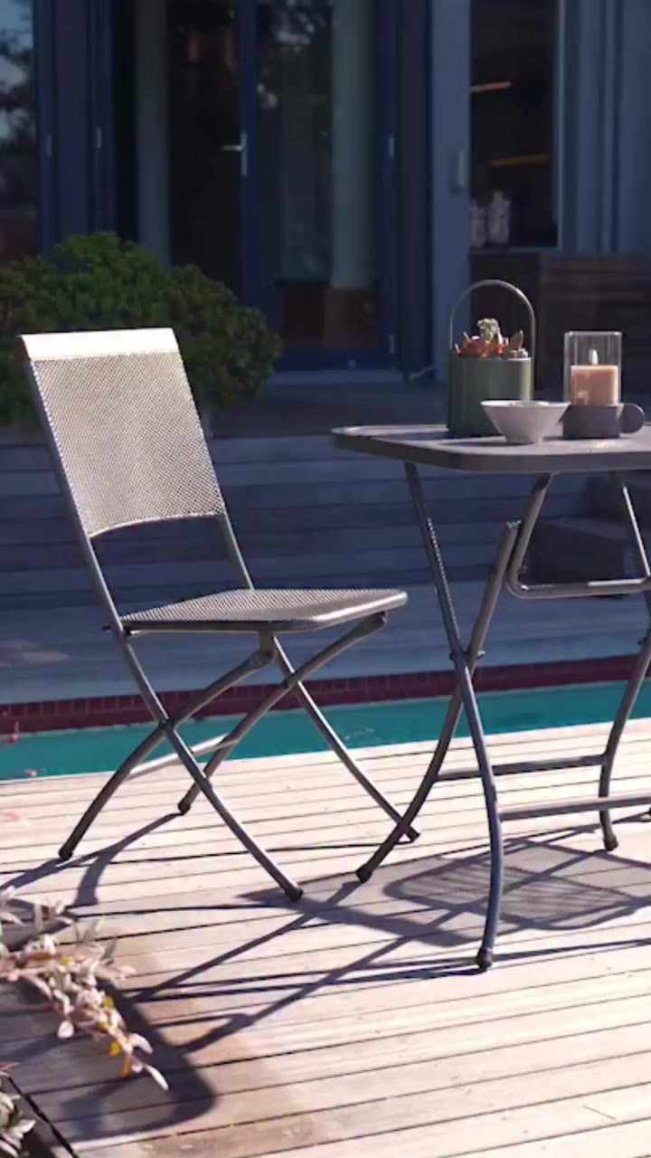 غيّروا جو قعدتكم الخارجية مع طقم البسترو! ☀️☕ صغير وعملي، ومثالي للبلكونة أو…