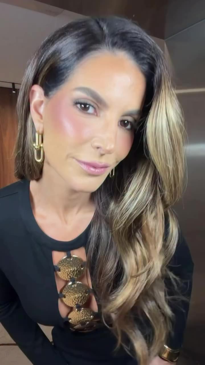 O look de ontem que vcs amaram é @staud.clothing 🖤✨