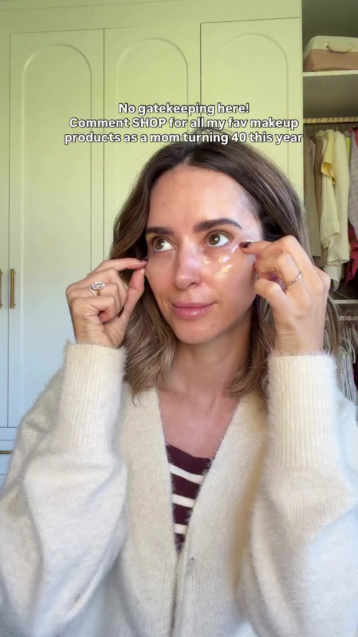 No gatekeeping here! Comment SHOP to get all the makeup products I’ve been…