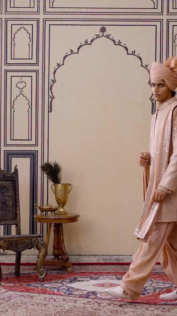 𝐏𝐨𝐥𝐤𝐢 The Prawal Chikankari Sherwani Set celebrates the delicate artistry…