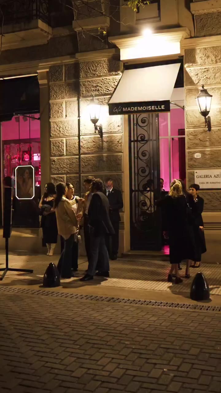 Ayer, en Buenos Aires, @chanel.beauty presentó COCO MADEMOISELLE CRUSH ABSOLU…